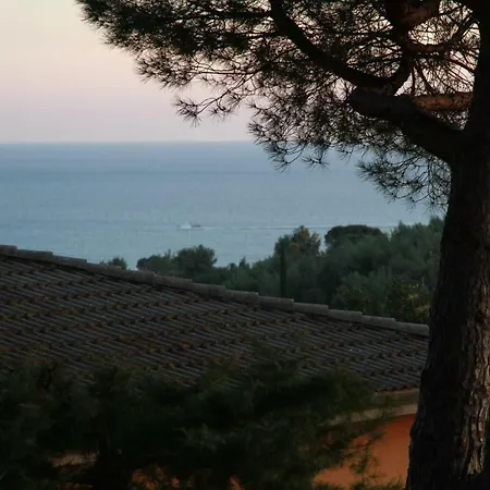 Giulia Al Mare *
